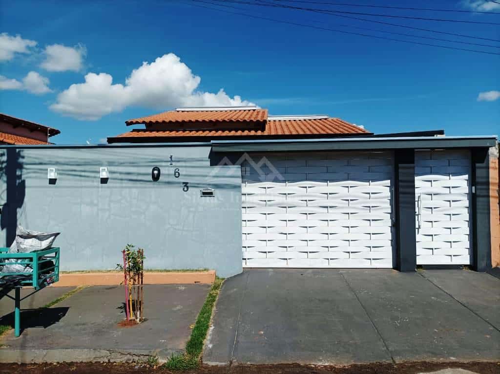 Casa para Venda, em Patos de Minas, bairro Caramuru, 3 dormitórios, 3 banheiros, 1 suíte, 2 vagas