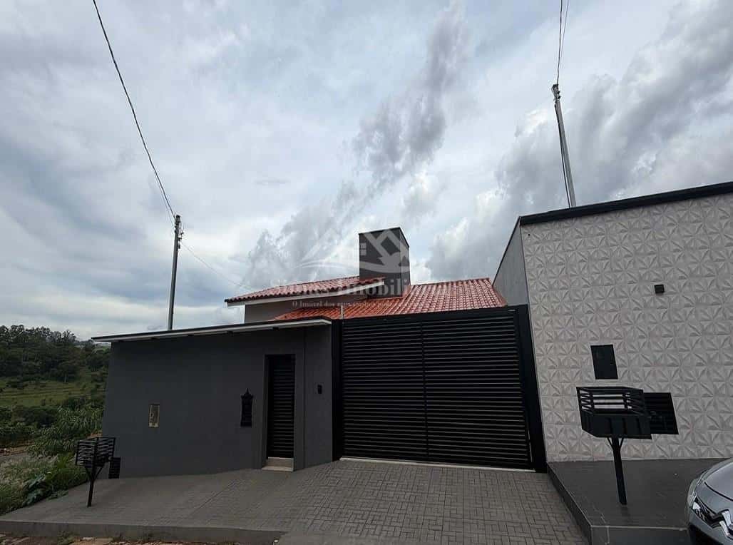 Casa para Venda, em Patos de Minas, bairro Jardim Céu Azul, 3 dormitórios, 2 banheiros, 1 suíte, 2 vagas