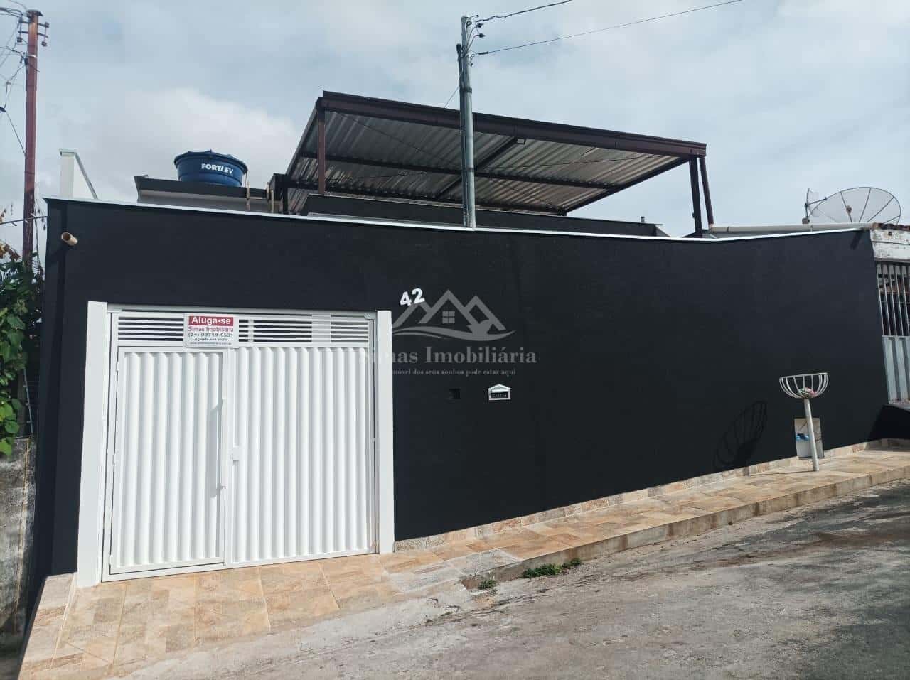 Casa para Locação, em Patos de Minas, bairro Morada do Sol, 3 dormitórios, 4 banheiros, 2 suítes, 2 vagas