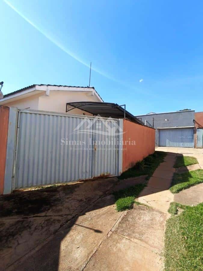 Casa para Venda, em Patos de Minas, bairro Caramuru, 3 dormitórios, 1 banheiro, 1 vaga