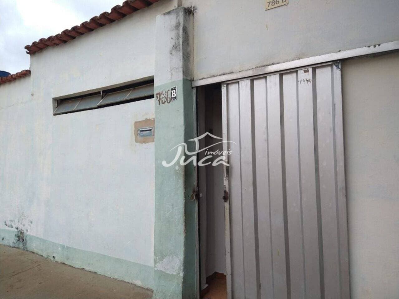 Casa Santa Terezinha - Patos de Minas, aluguel por R$ 750/mês